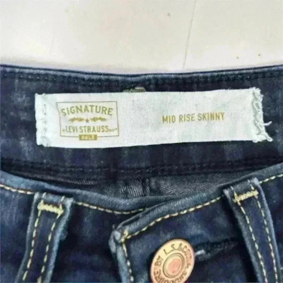 Levi's Women's Mid Rise Skinny Jeans Size 27 Dark Wash Blue Denim - Picture 6 of 10